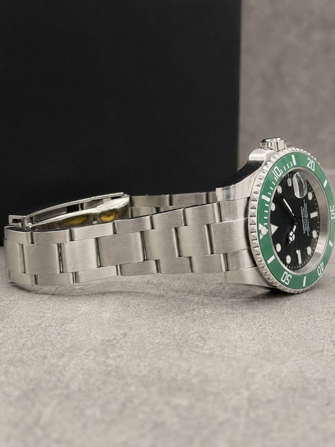 Submariner Starbucks