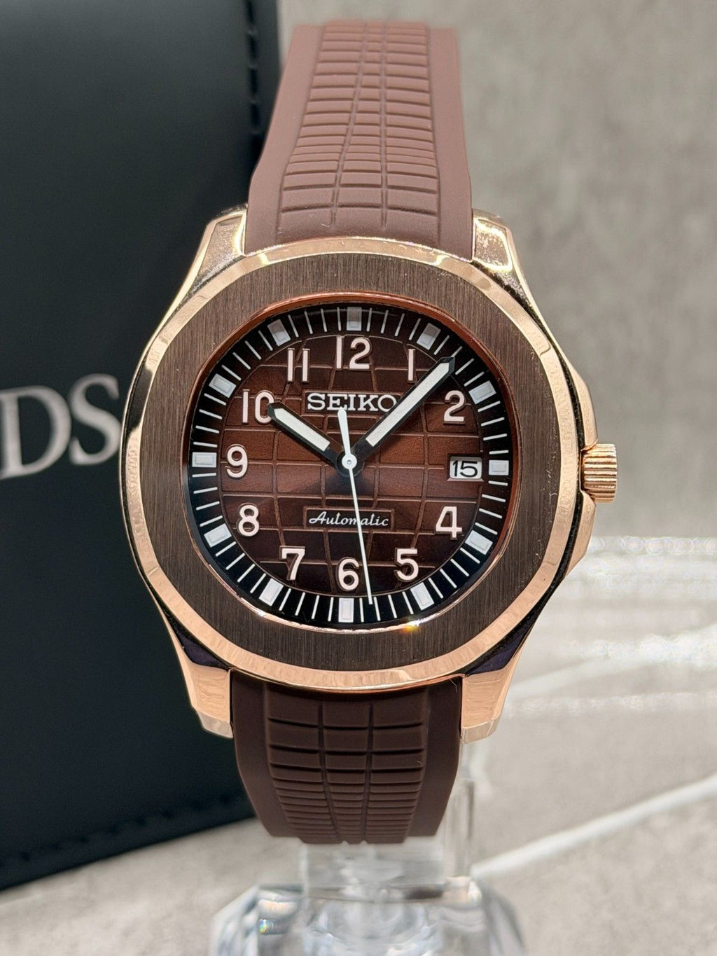 Nauteiko (Aquanaut) Rose Gold Chocolate