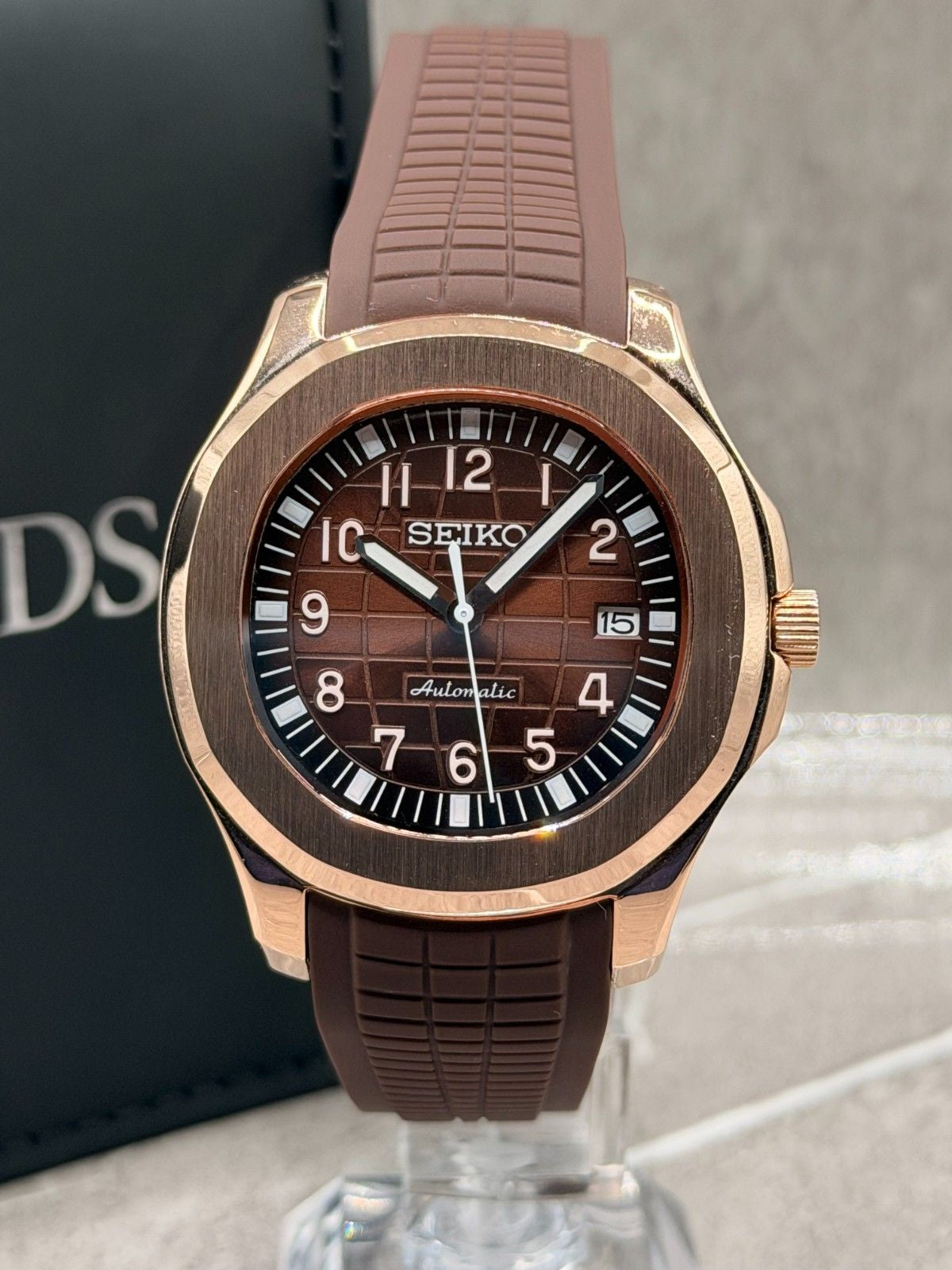 Nauteiko (Aquanaut) Rose Gold Chocolate