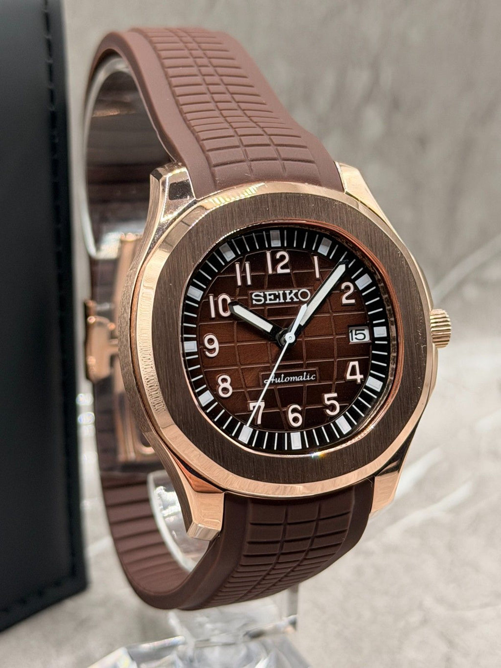 Nauteiko (Aquanaut) Rose Gold Chocolate