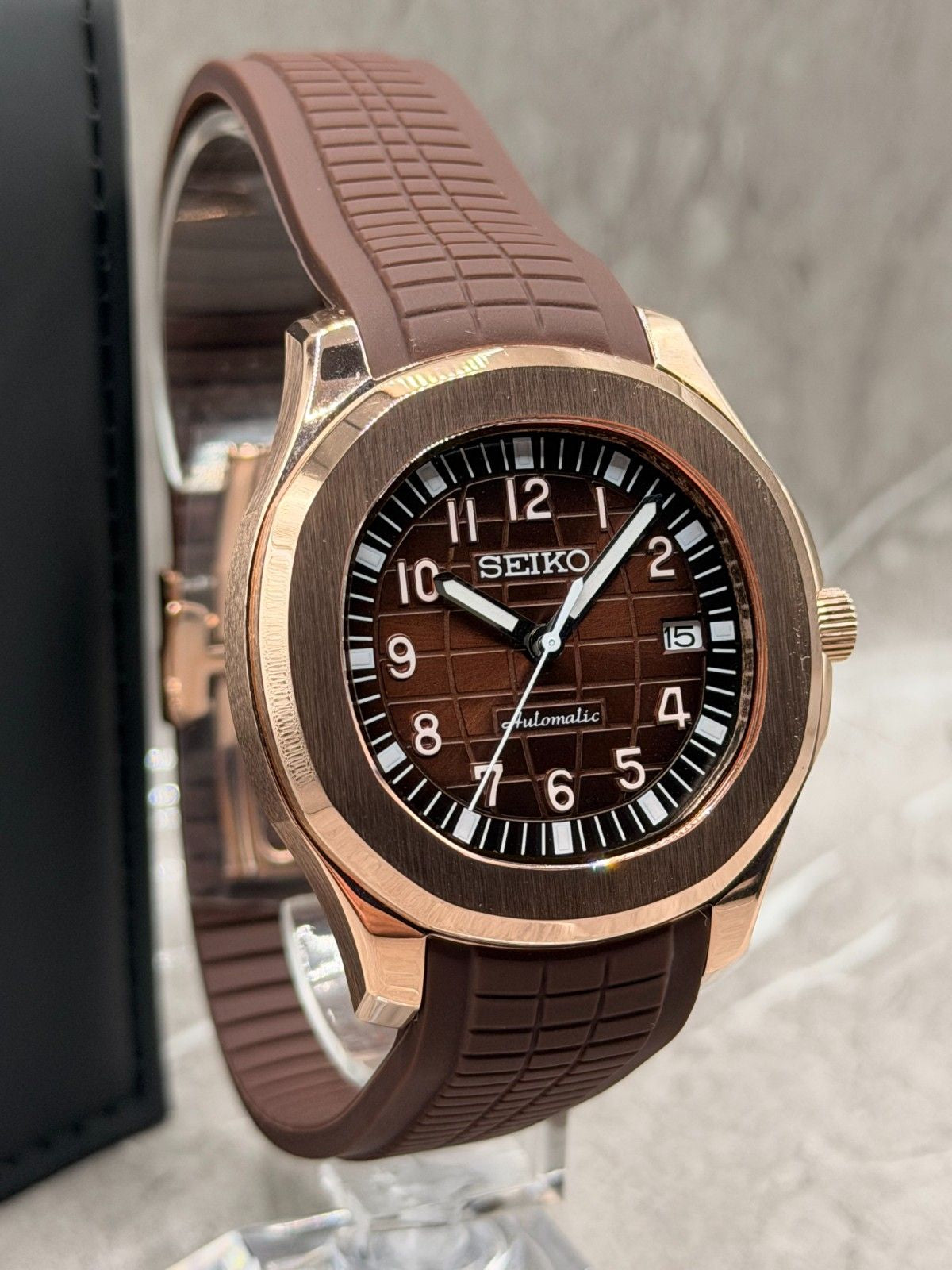 Nauteiko (Aquanaut) Rose Gold Chocolate